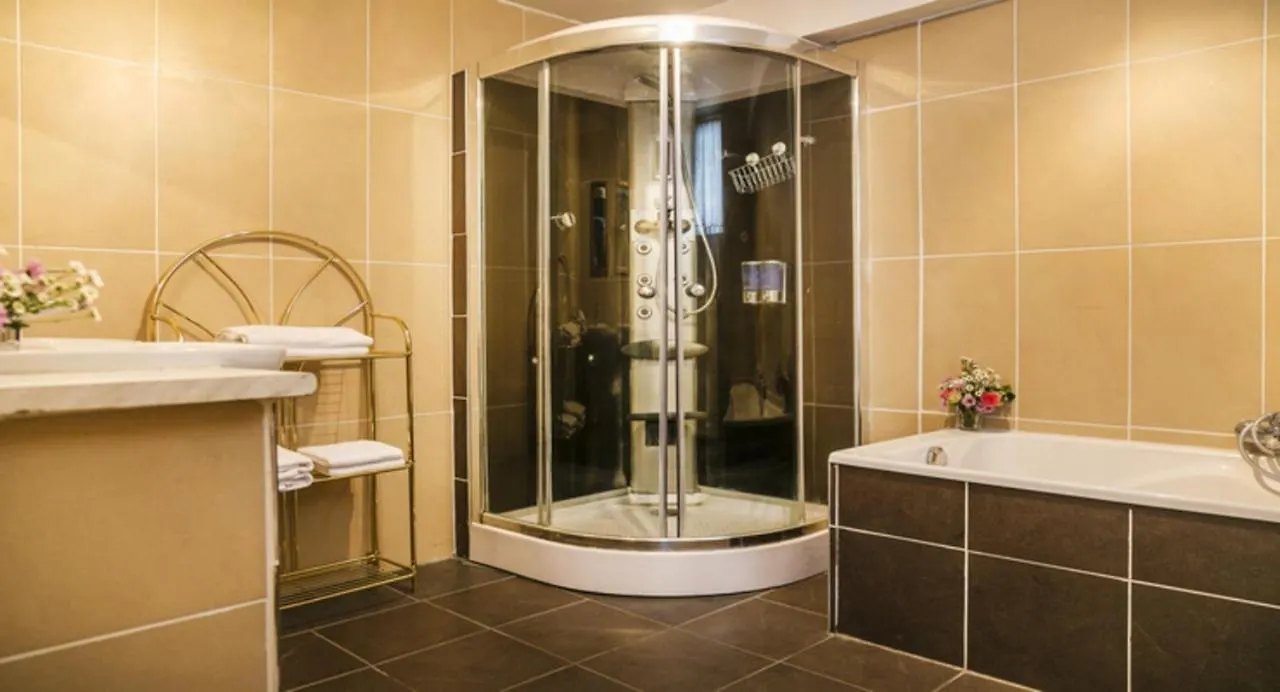 Spacious Duplex In Brussels Historical Center 0*,